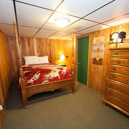 Log Cabin Lodge & Suites Jones Mills Εξωτερικό φωτογραφία
