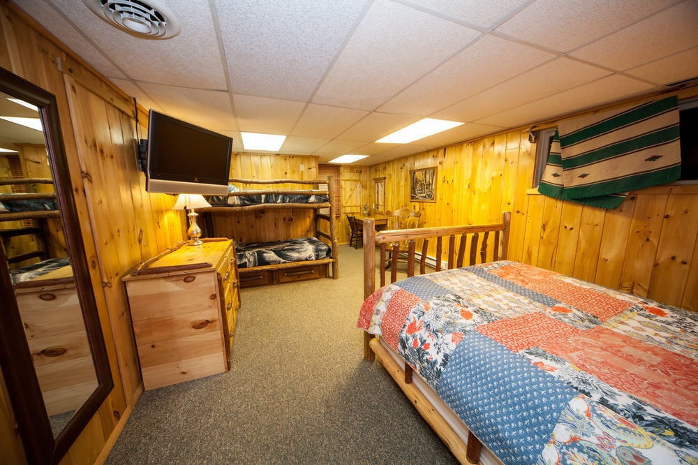 Log Cabin Lodge & Suites Jones Mills Εξωτερικό φωτογραφία