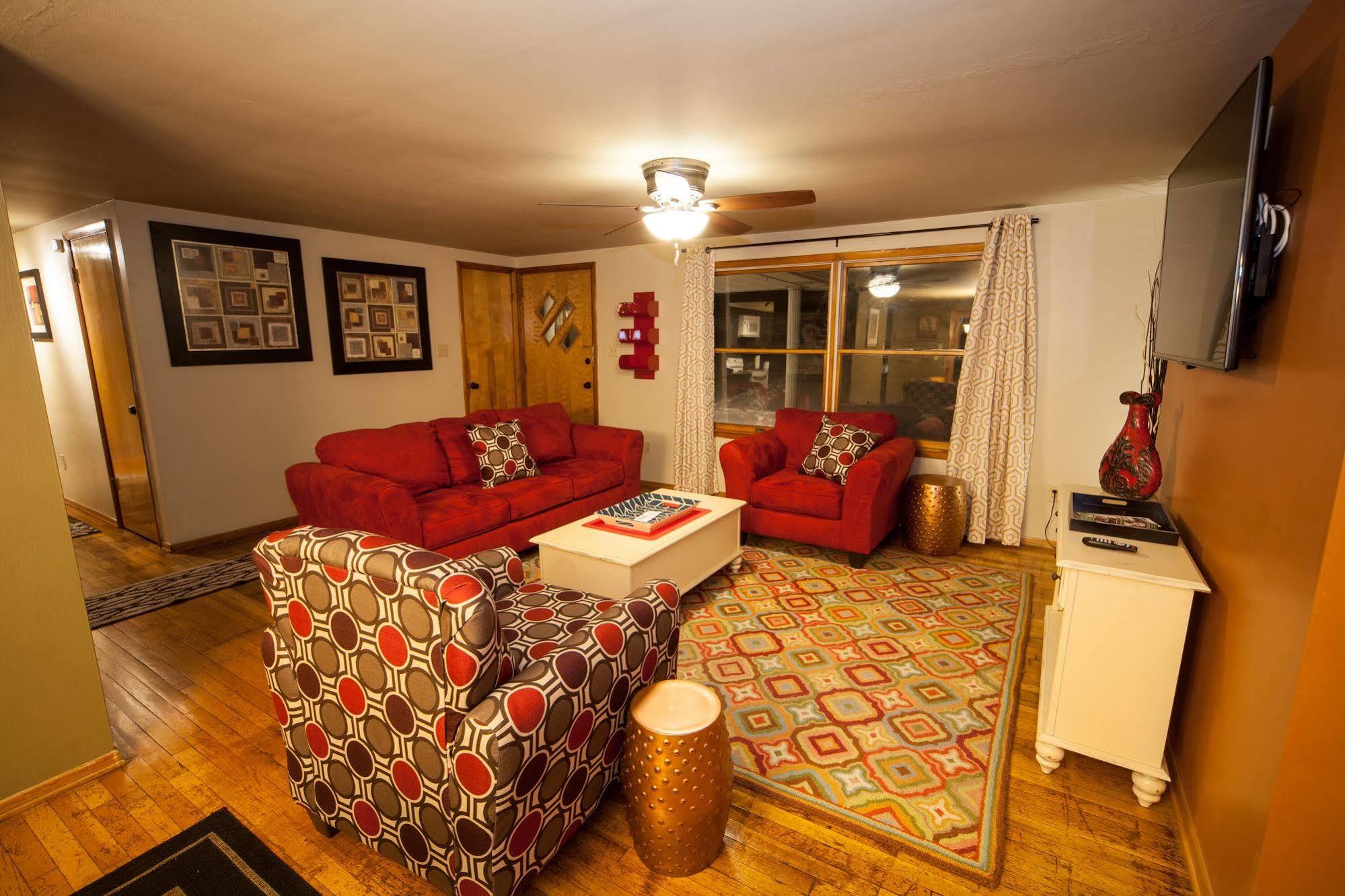 Log Cabin Lodge & Suites Jones Mills Εξωτερικό φωτογραφία