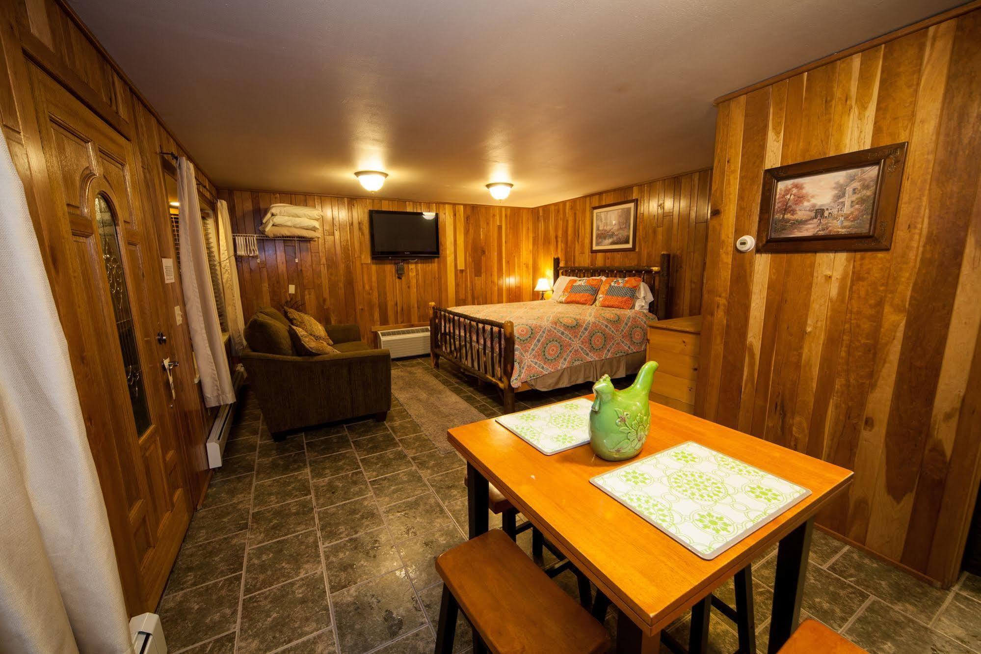 Log Cabin Lodge & Suites Jones Mills Εξωτερικό φωτογραφία