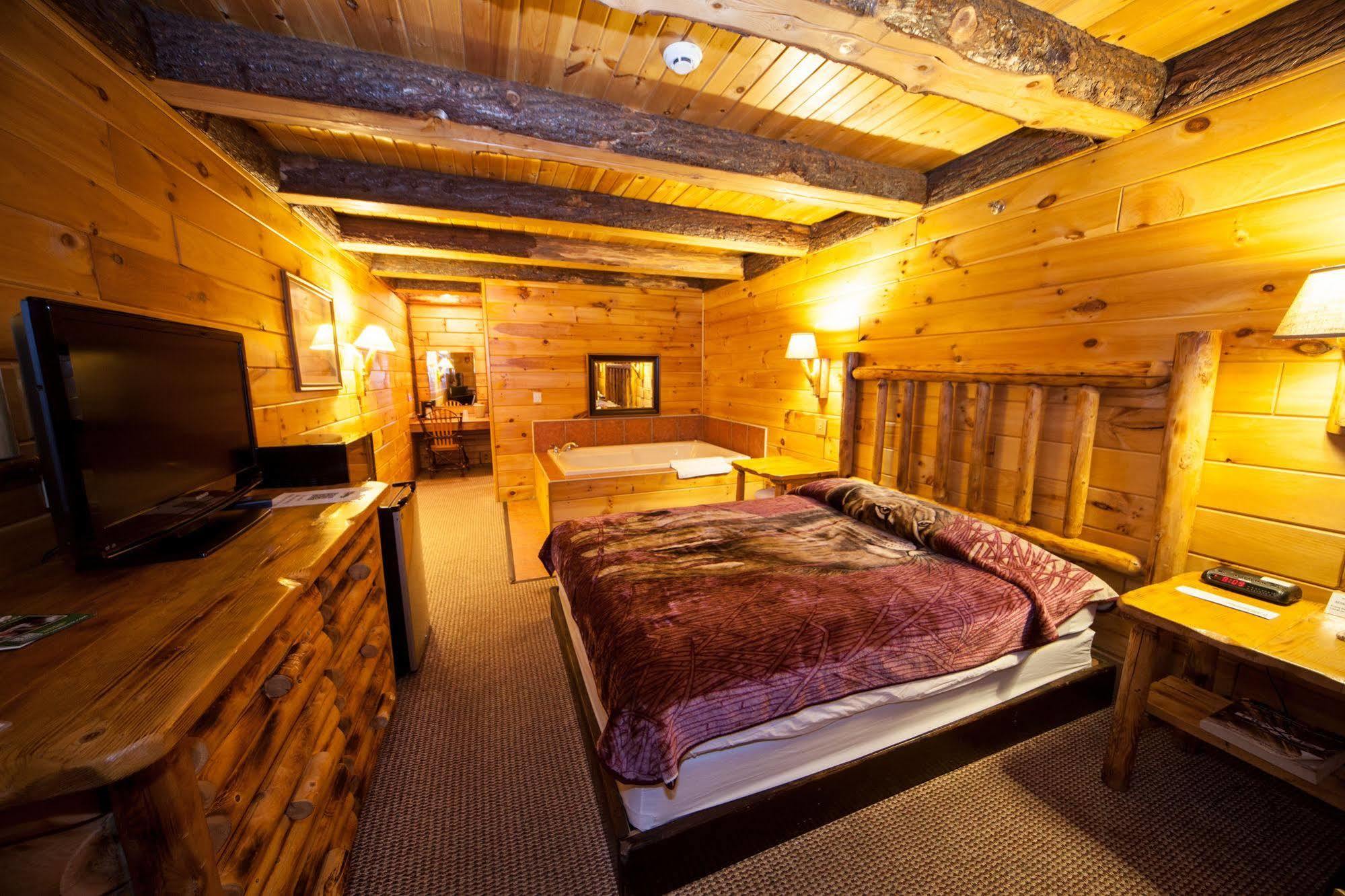 Log Cabin Lodge & Suites Jones Mills Εξωτερικό φωτογραφία