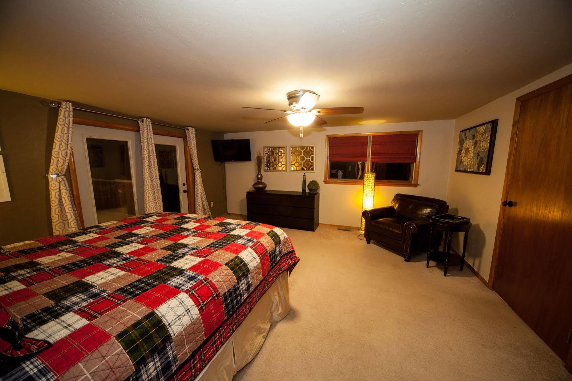 Log Cabin Lodge & Suites Jones Mills Εξωτερικό φωτογραφία