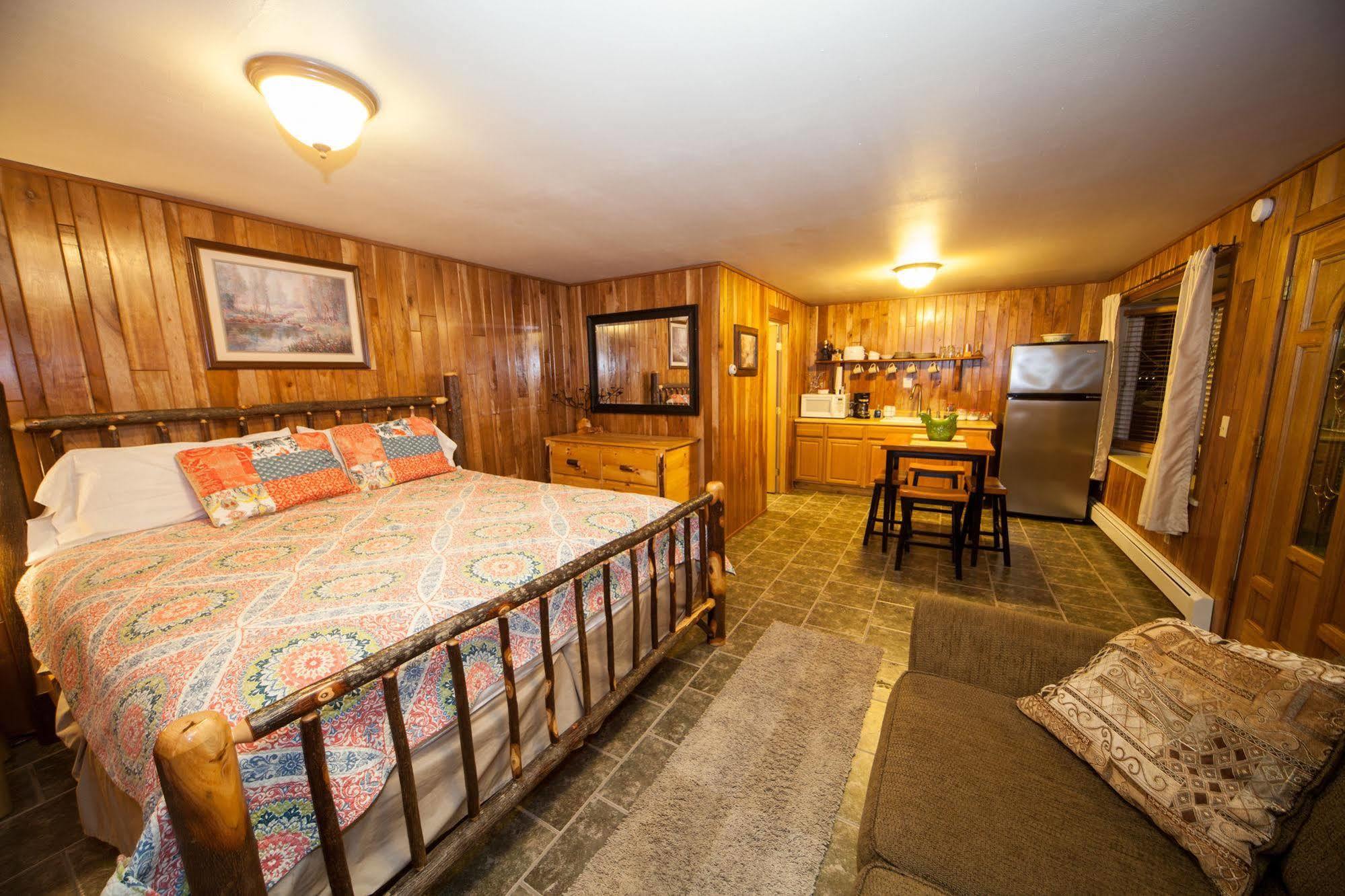 Log Cabin Lodge & Suites Jones Mills Εξωτερικό φωτογραφία