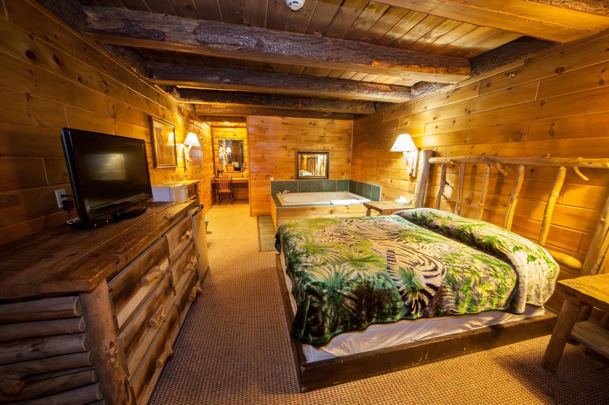 Log Cabin Lodge & Suites Jones Mills Εξωτερικό φωτογραφία
