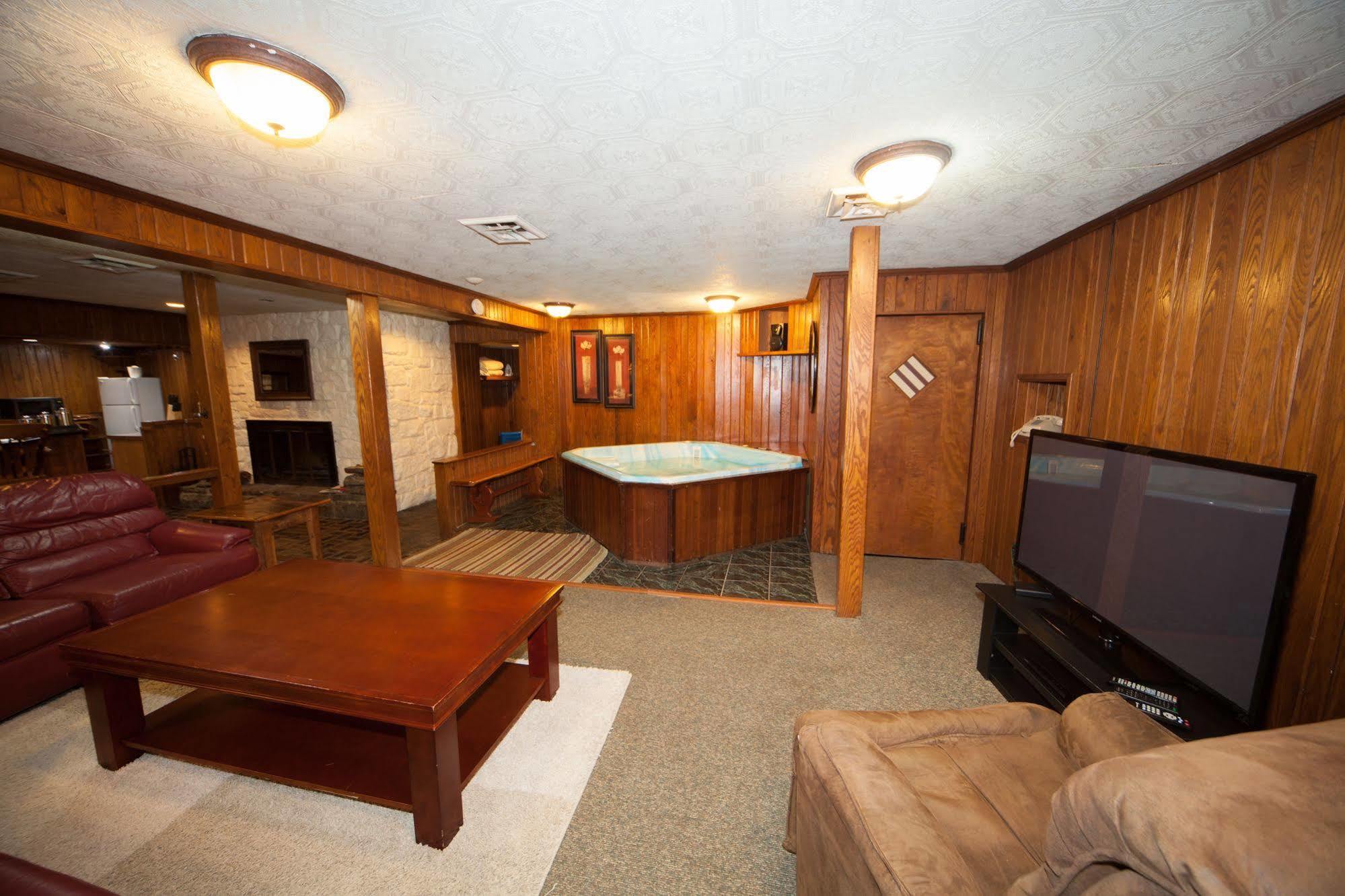 Log Cabin Lodge & Suites Jones Mills Εξωτερικό φωτογραφία
