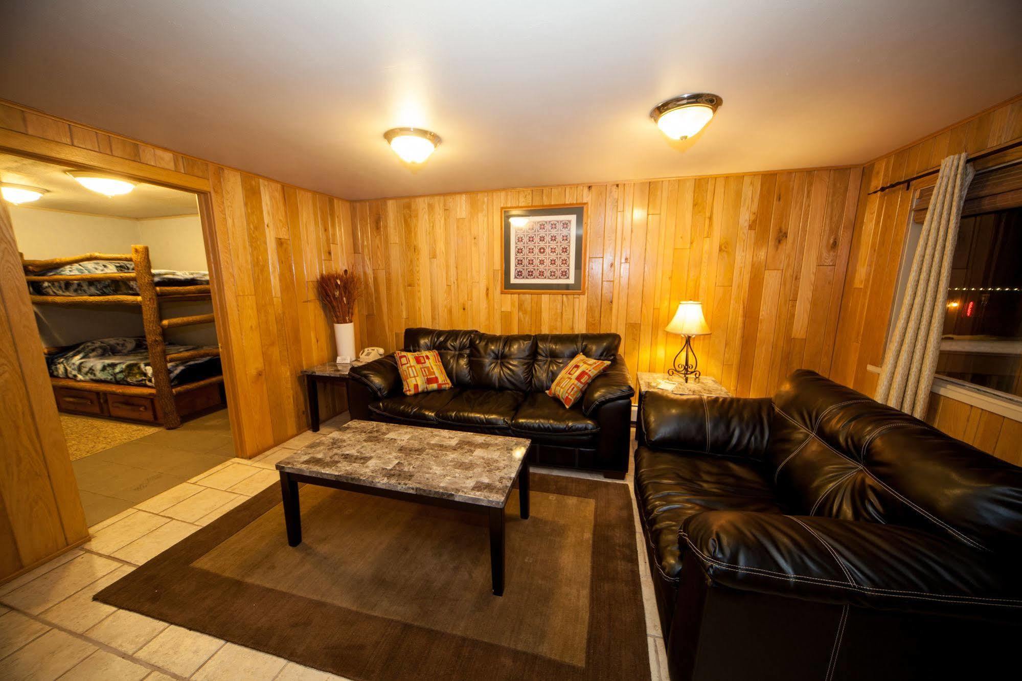 Log Cabin Lodge & Suites Jones Mills Εξωτερικό φωτογραφία