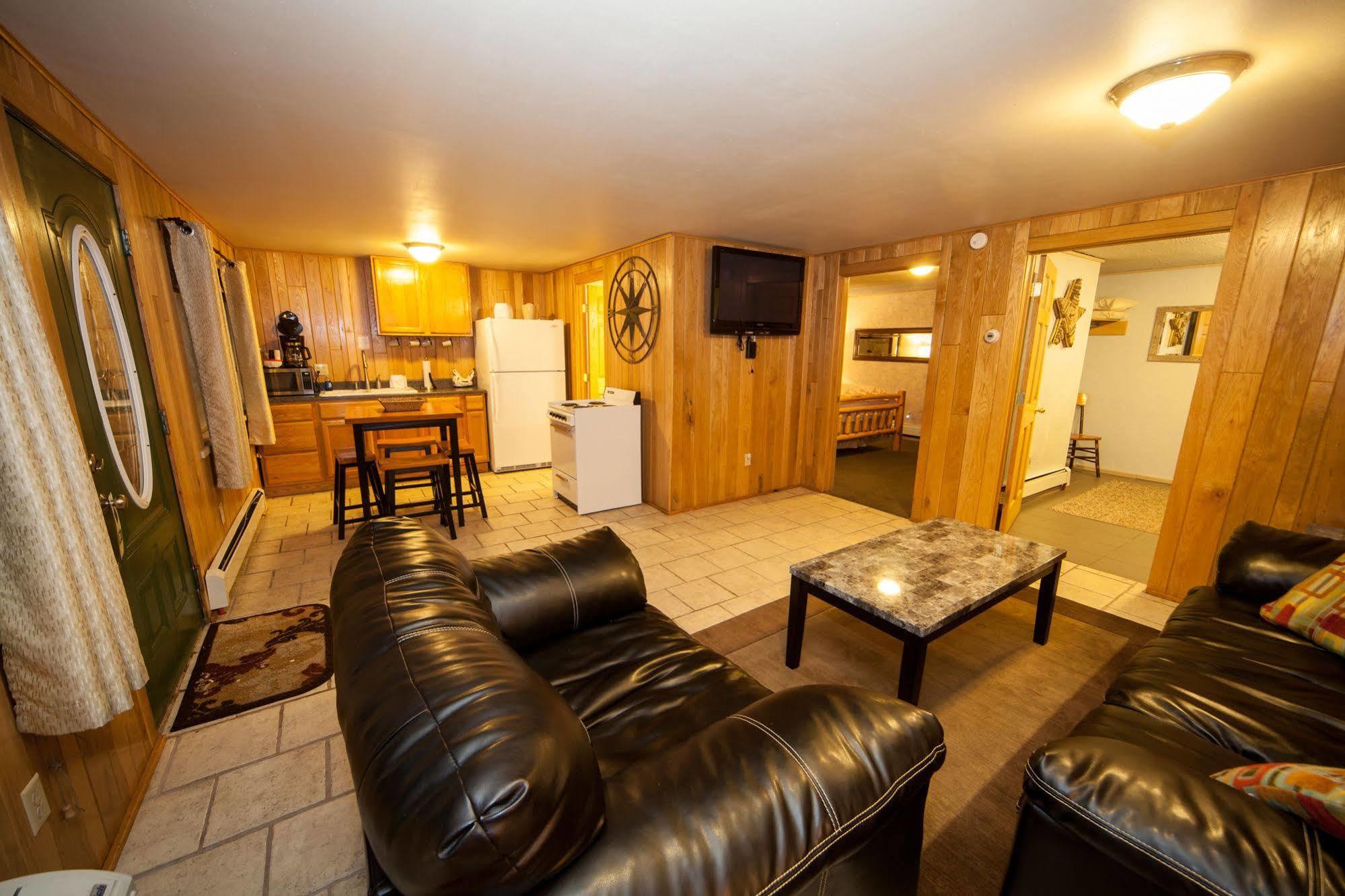 Log Cabin Lodge & Suites Jones Mills Εξωτερικό φωτογραφία